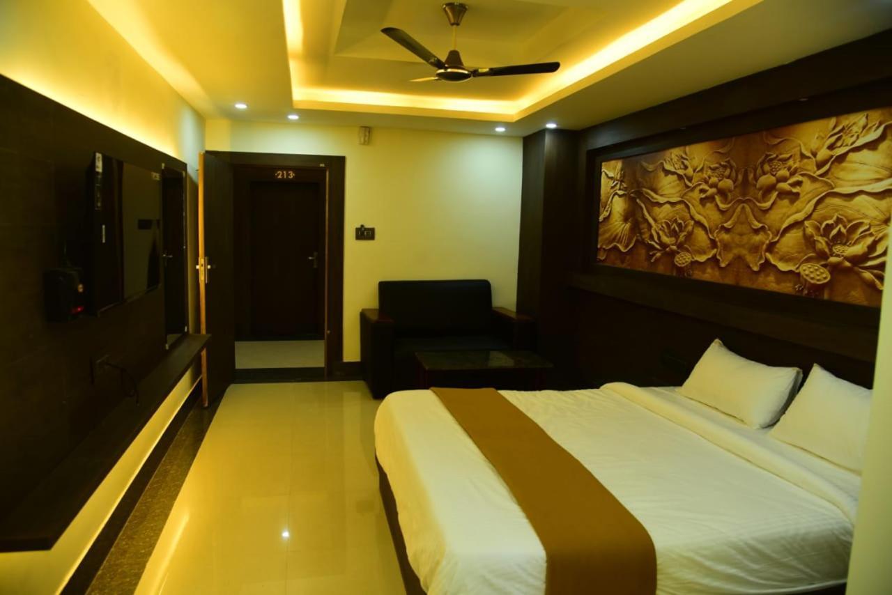 Vaishnavi Residency Tiptur Hotel Tarikere Exterior photo